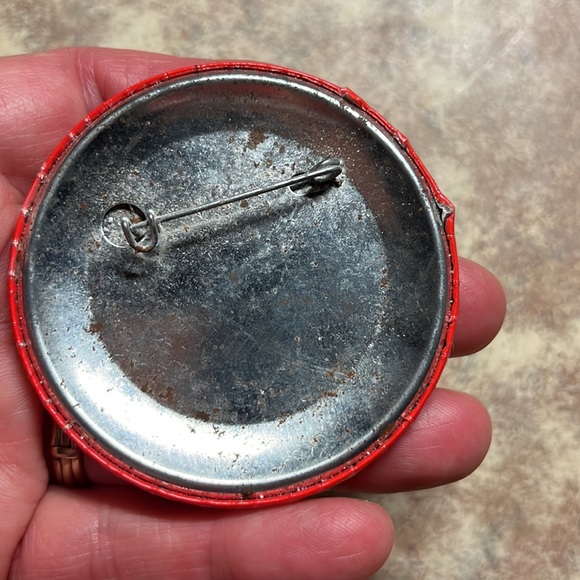 GO AWAY with Fodor’s red badge button pin - Picture 2 of 5